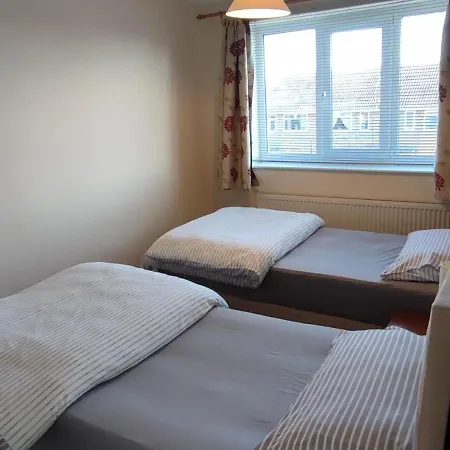 Sheffield Arena Meadowhall Interchange With Off Road Free Parking & Cctv *